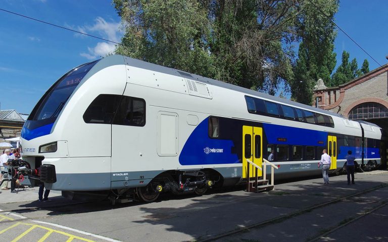 Stadler_KISS_Version_MAV_padorjan_CC-BY-SA-4_wiki_20200131