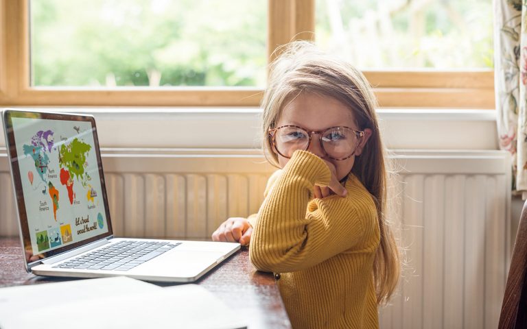 elearning_oktatas_freepik_rawpixel_20200314