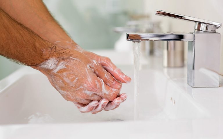 mit-tegyen-koronavirus_kezmosas_freepik_wavebreakmedia_20200306