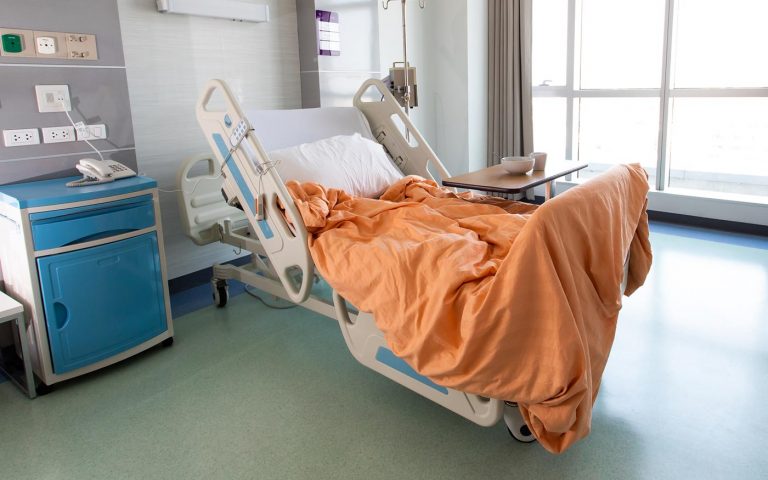 ures-korhazi-agy_freepik_naveebird_20200512