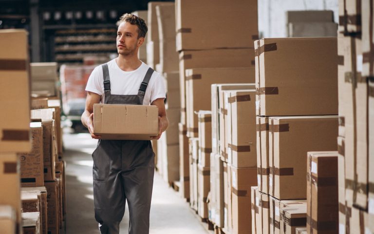 csomagolo_freepik_sanivpetro_20200611