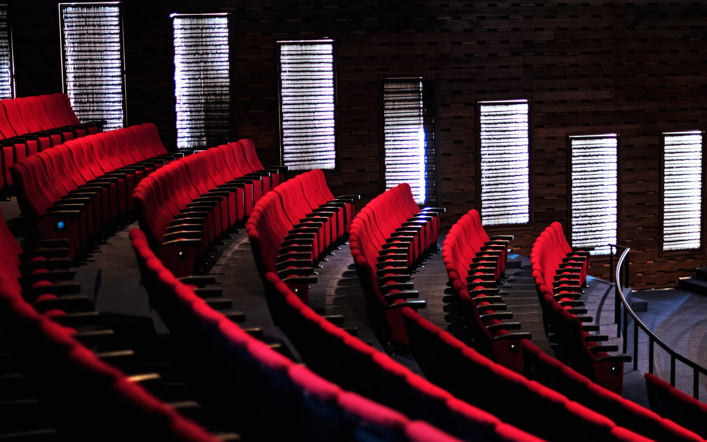 mozi-szinhaz_nezoter_freepik_20200604