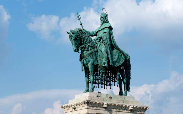 szt-istvan-lovasszobor_freepik_faabi_20200820