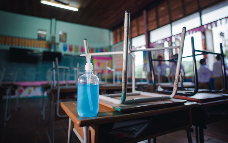 oktatas_covid_szigoritas_belepes_freepik_bell_ka_20200908