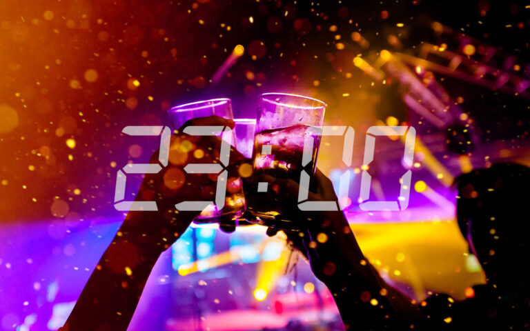 vendeglatas-reszeletek-23h_freepik_20200918