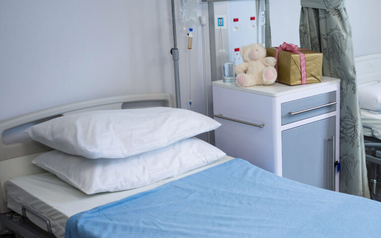 korhazi-szekreny-korhazi-csomag_freepik_wavebreakmedia_m_20201105