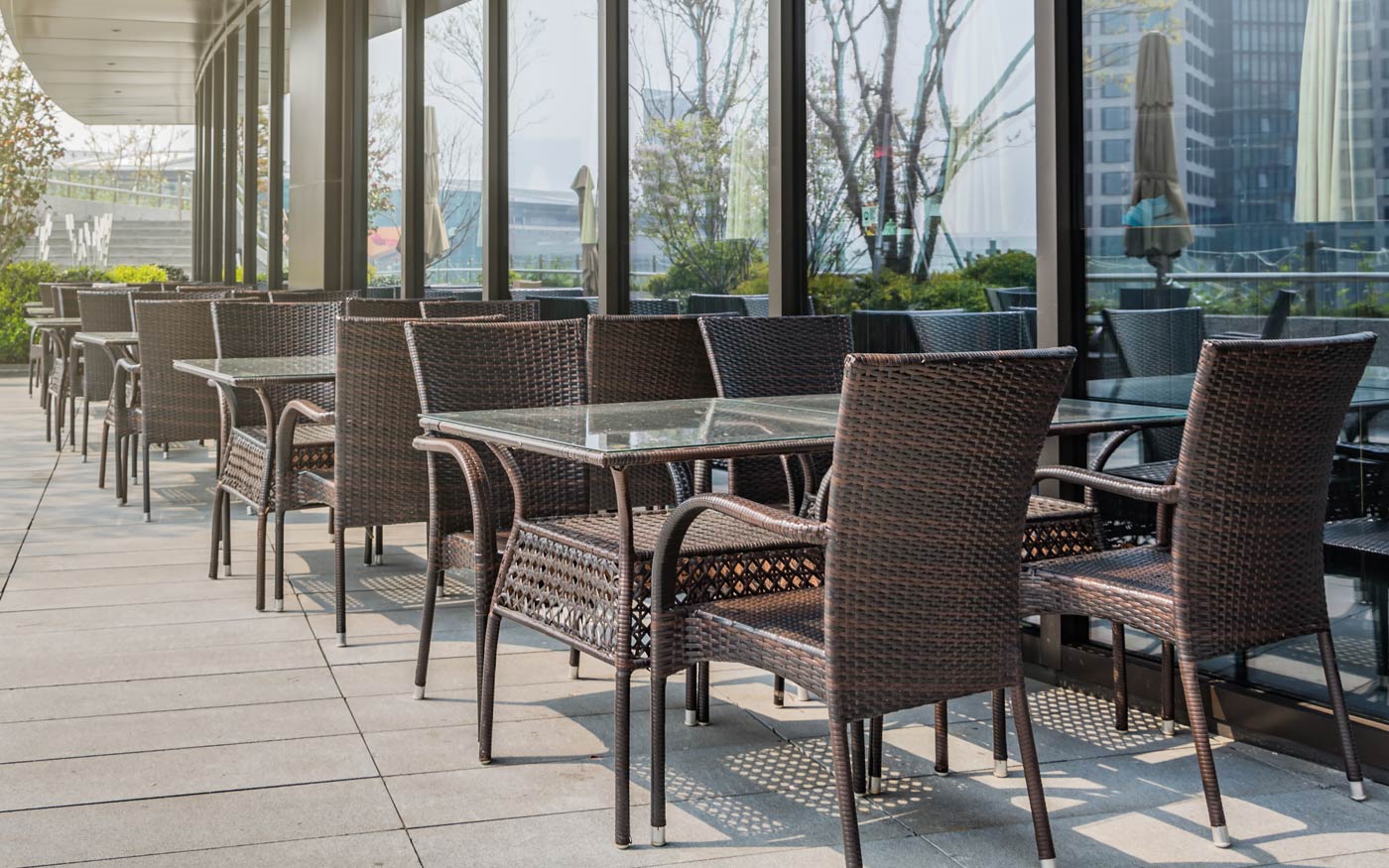 vendeglatas-tamogatas_koronavirus_etterem_terasz_freepik_evening-tao_20210203