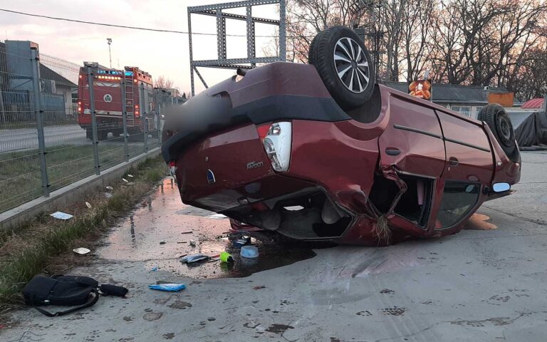 auto-borult-udvarba-szigetszentmiklos-kiem_szszmi-htp_20210321