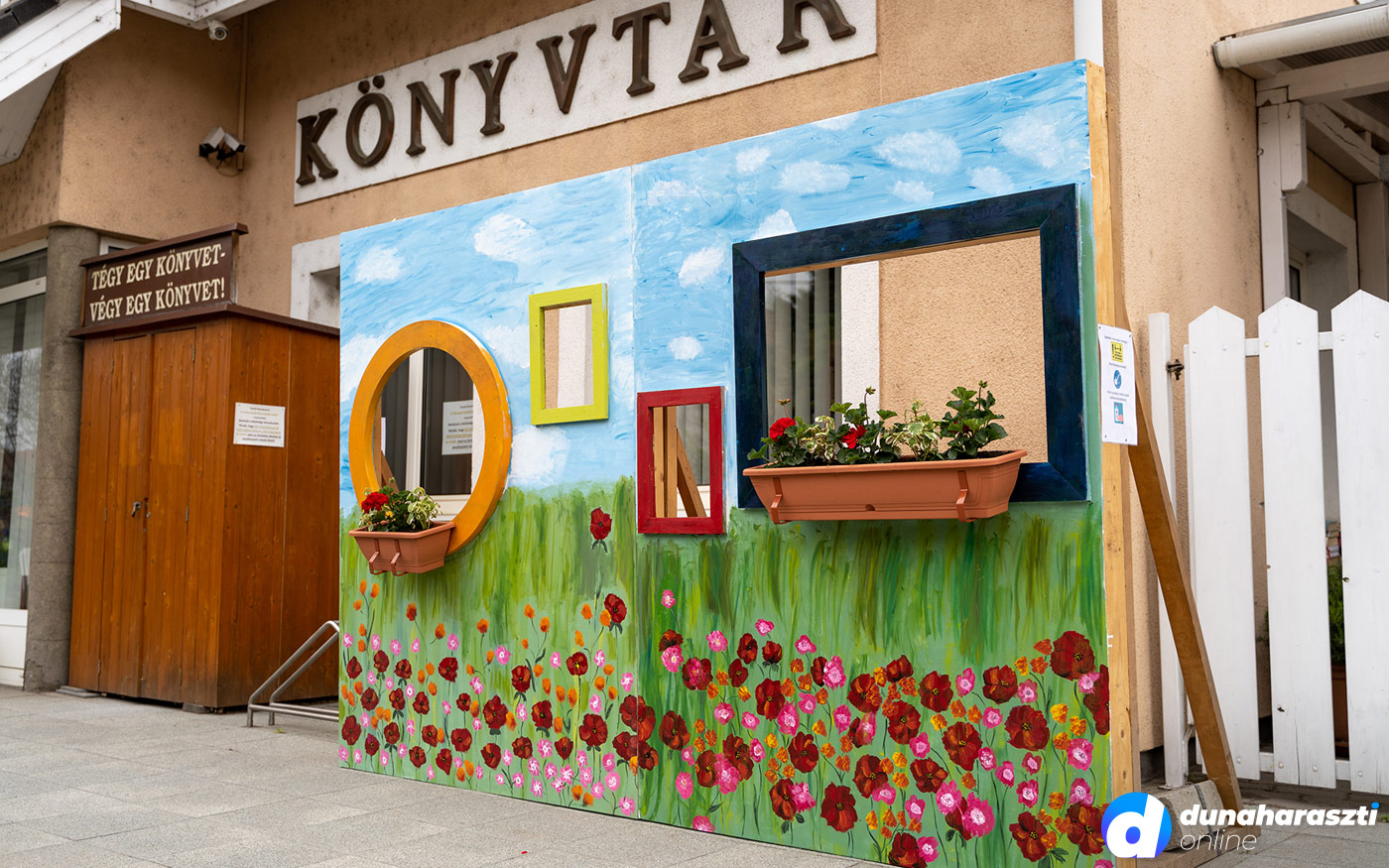 nagycsaladosok-fotofal_anyakapja_1_dho_20210429