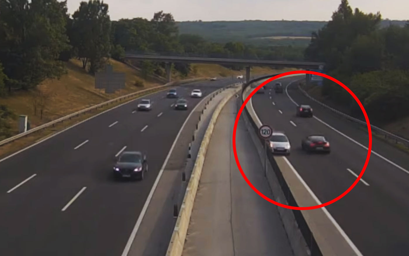 autopalya_forgalommal-szemben_MagyarKozut_20210721