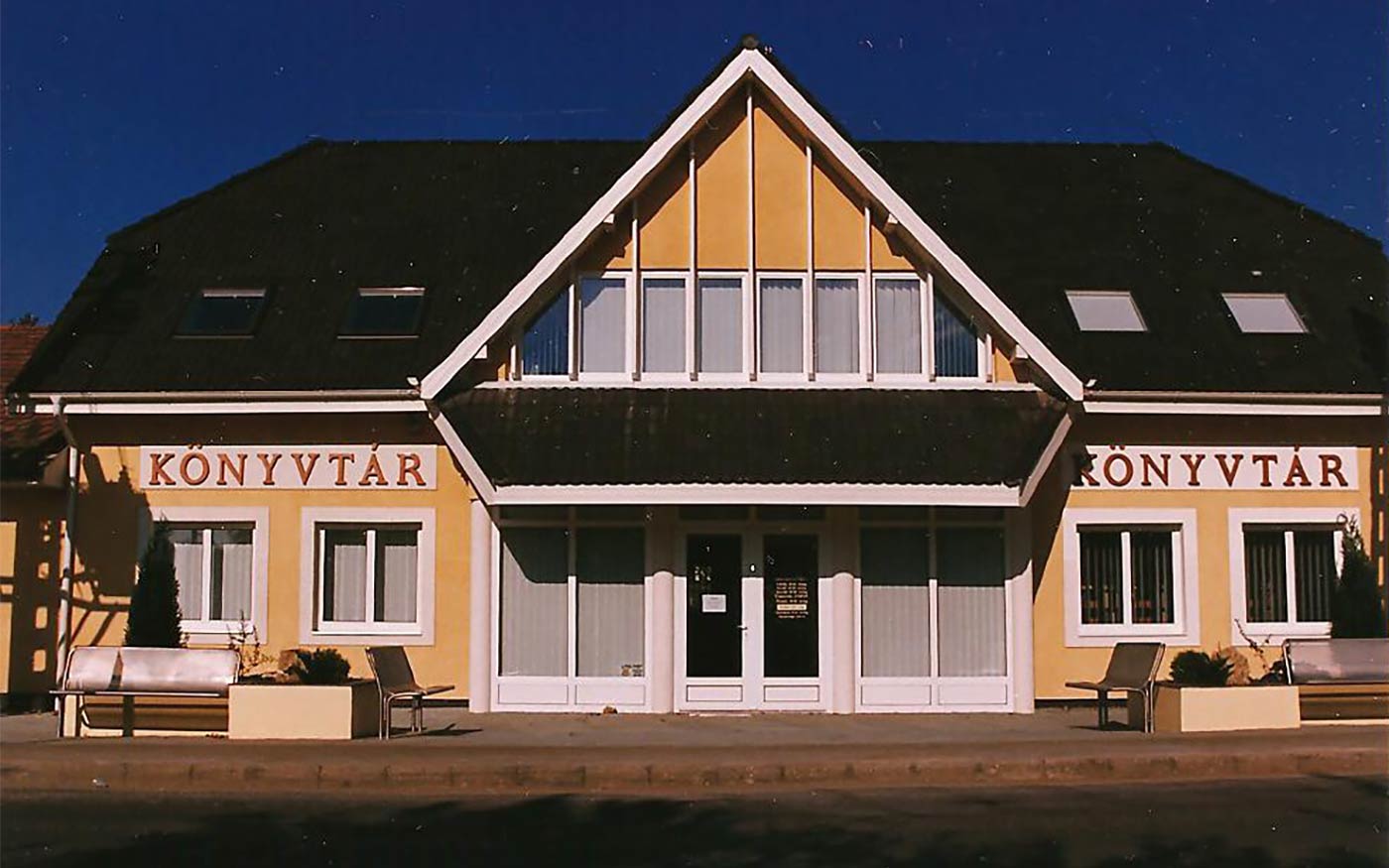 varosi-konyvtar_anno_nyitas-napja_varosi-konyvtar-archivum_20211011