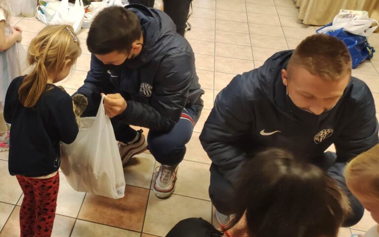 ajandekozas-karacsony-bolcsi-ovi_dmtk_20211218