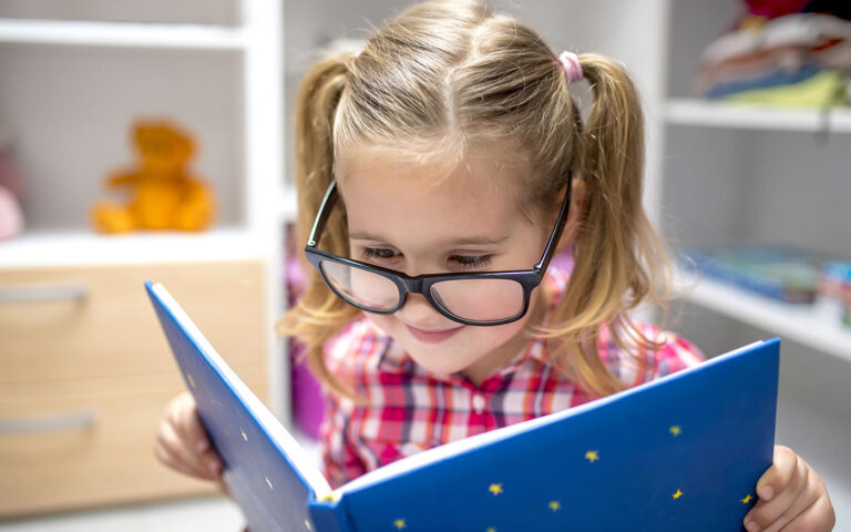 gyerekkonyv_freepik_wirestock_220504