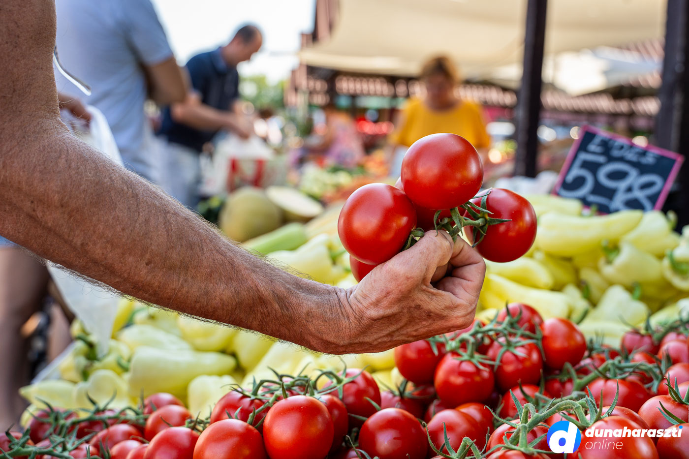 Áruk a dunaharaszti piacon, fotó: dho
