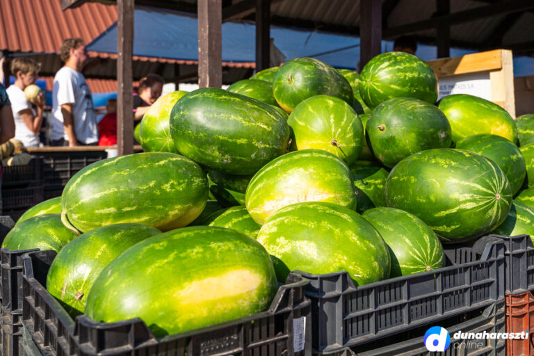 Áruk a dunaharaszti piacon, fotó: dho
