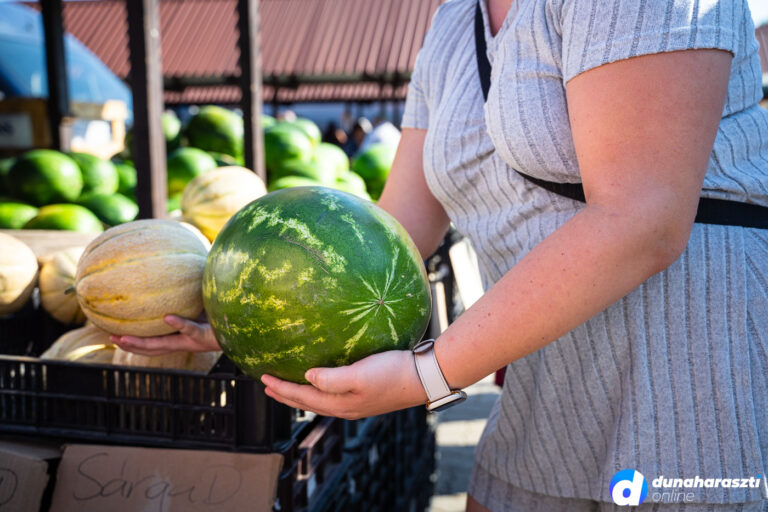 Áruk a dunaharaszti piacon, fotó: dho