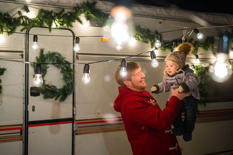 karacsonyifenyek_csalad_freepik_EyeEm_251127