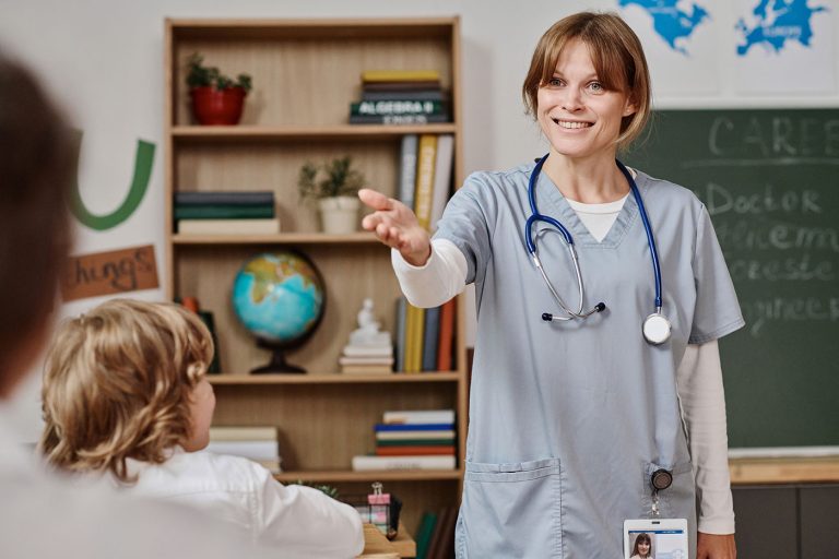 iskolaivedono_freepik_AnnaTolipova_260107