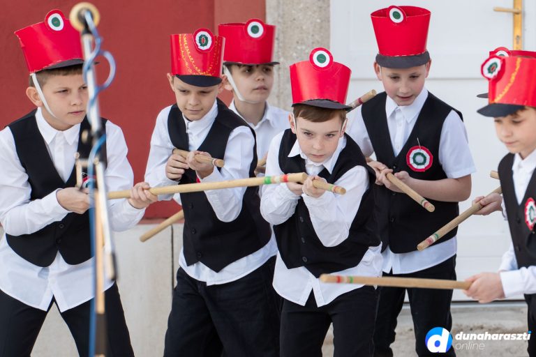 Március 15-i megemlékezés Dunaharasztin, fotó: dho